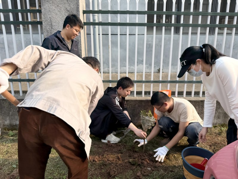 4-2微通催化党支部开展植此青绿 不负春光主题党日活动1.jpg